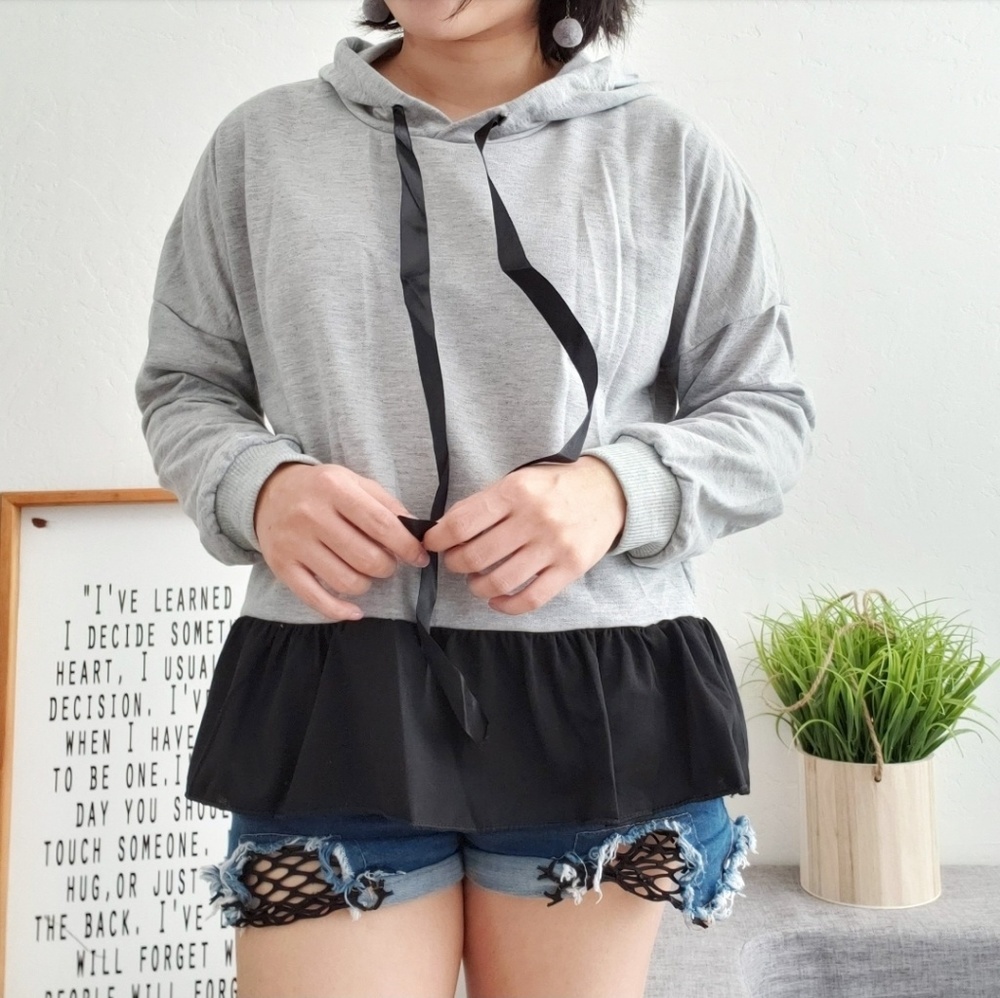SALE! NEW - HOODED TOP SIZE SMALL & MEDIUM